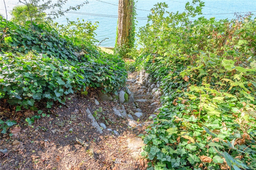 27625 Hake Road Southwest Vashon, WA 98070 - Photo 22 of 24 Gallery Image 22