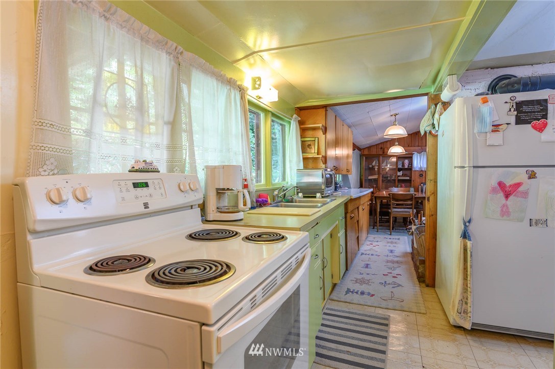 27625 Hake Road Southwest Vashon, WA 98070 - Photo 10 of 24 Gallery Image 10
