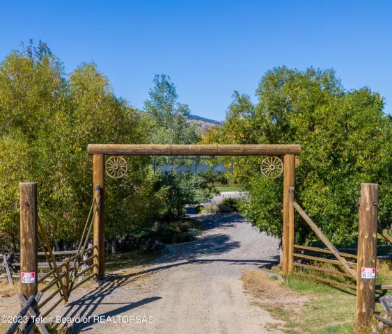 $2,950,000 | 17 Rocking Chair Road, Dubois, WY 82513
