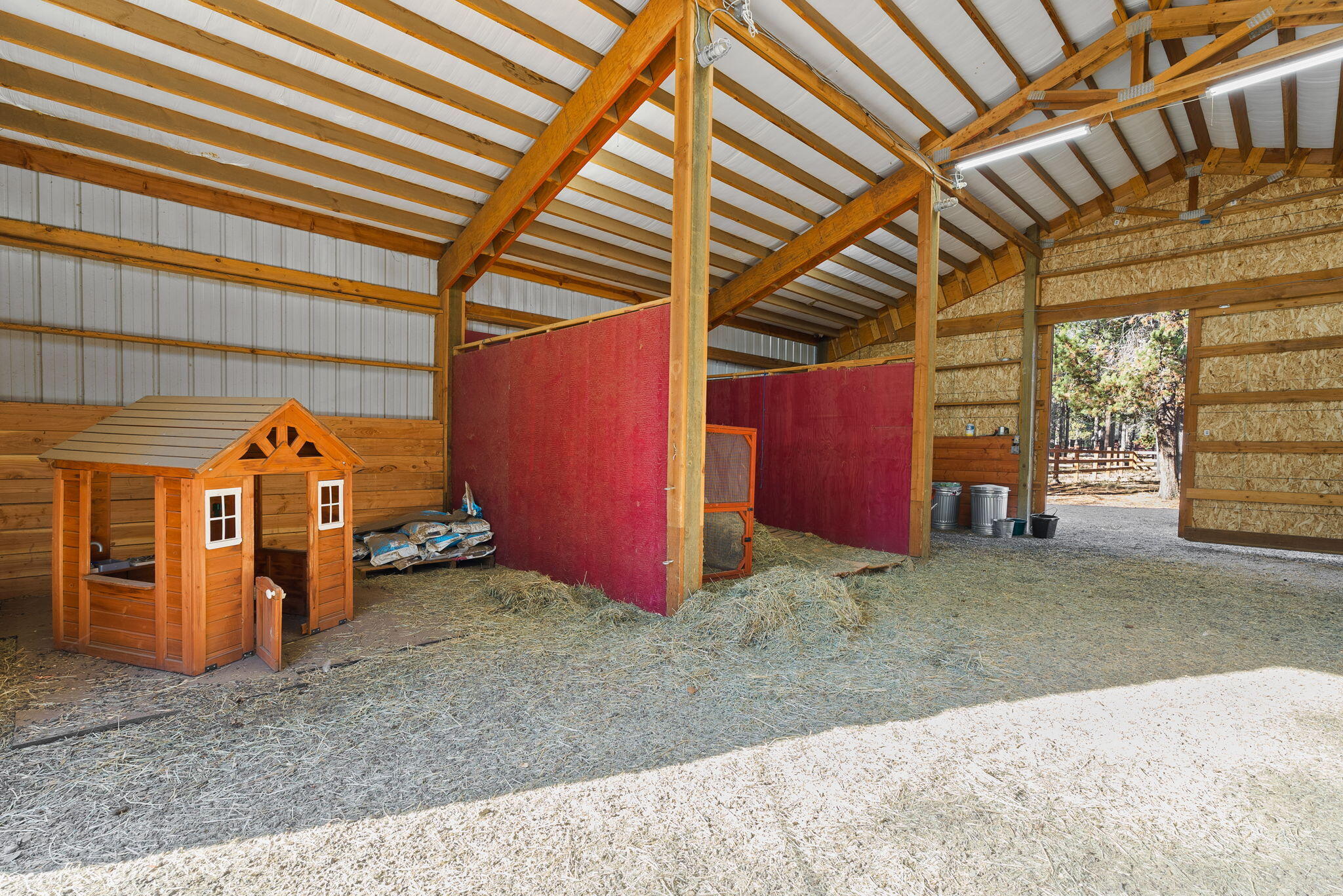 16815 Derringer Road Bend, OR 97707 - Photo 39 of 49 .