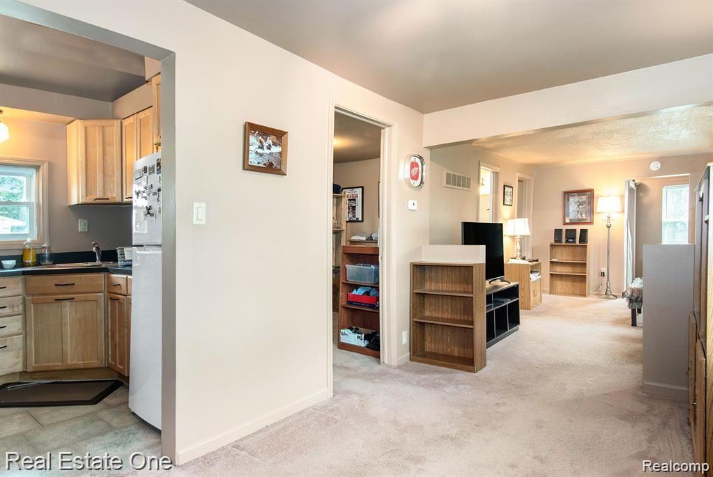 2638 Emmons Avenue Rochester, MI 48307 - Photo 10 of 28 DSC_0010.jpg