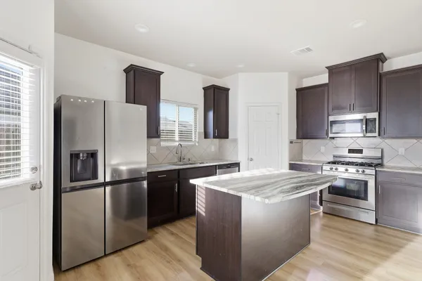 $2,100 | 6444 Wenlock Drive, Houston, TX 77048