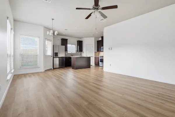 $2,100 | 6444 Wenlock Drive, Houston, TX 77048