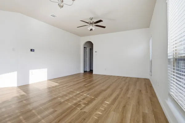 $2,100 | 6444 Wenlock Drive, Houston, TX 77048