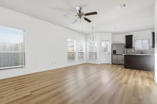 $2,100 | 6444 Wenlock Drive, Houston, TX 77048