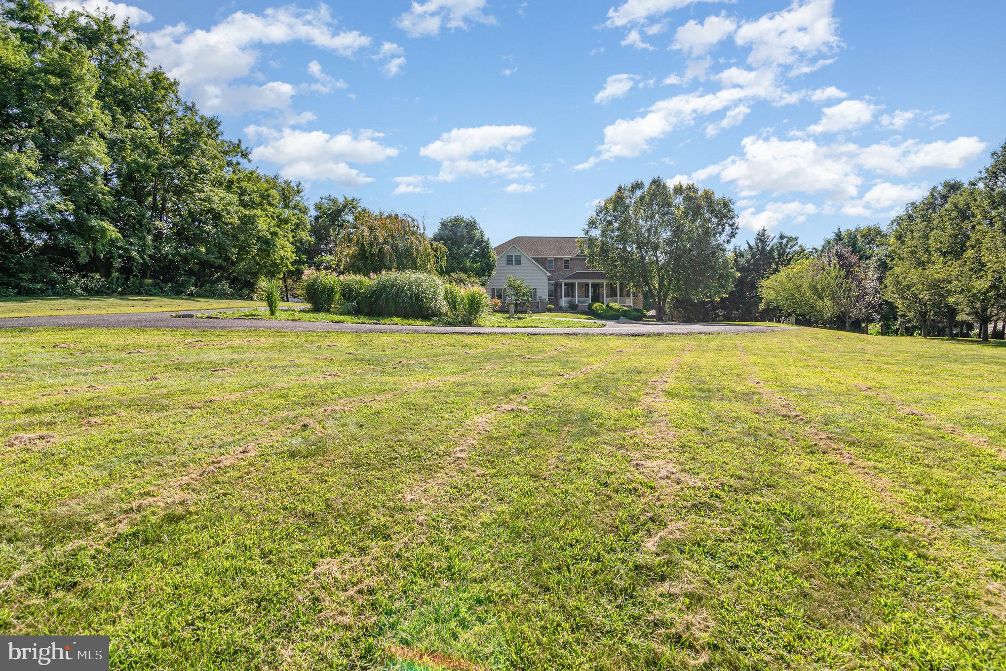 7 Beverly Court Carlisle, PA 17015 - Photo 2 of 25 Spacious lawn with a charming home backdrop.