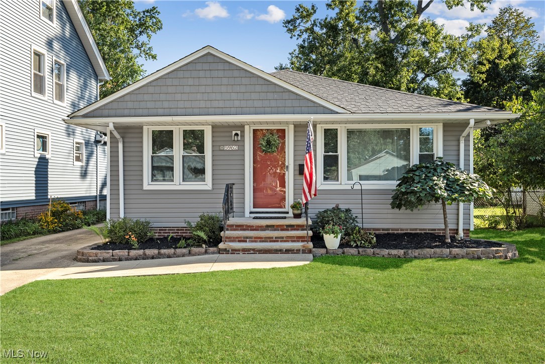5962 Edgewood Road Cleveland, OH 44124 - Photo 1 of 27 5962 Edgewood