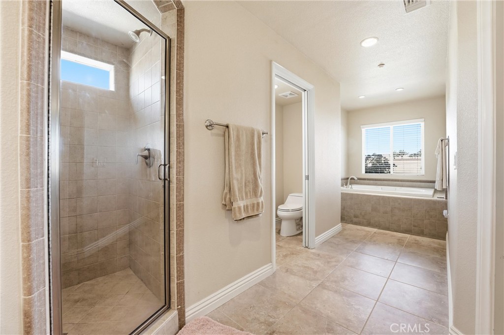 5773 Merito Road Hesperia, CA 92344 - Photo 17 of 33 Primary Bathroom