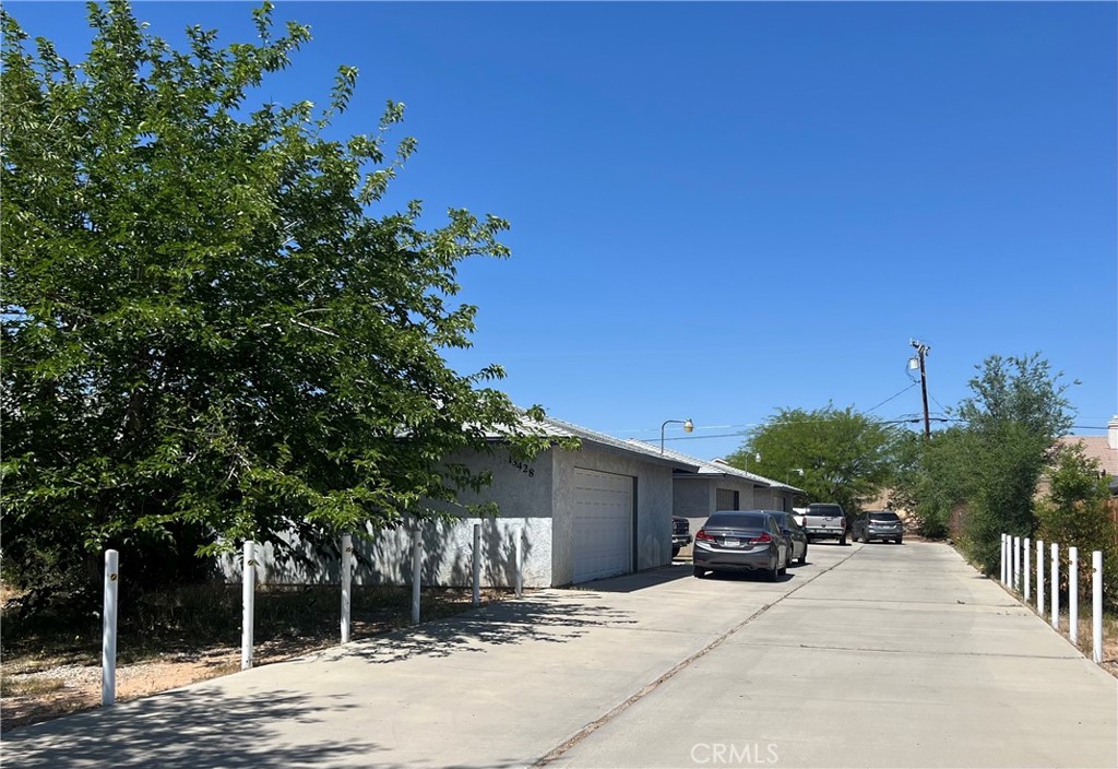 13428 Mohawk Road Apple Valley, CA 92308 - Photo 4 of 6 a view of a house with a patio