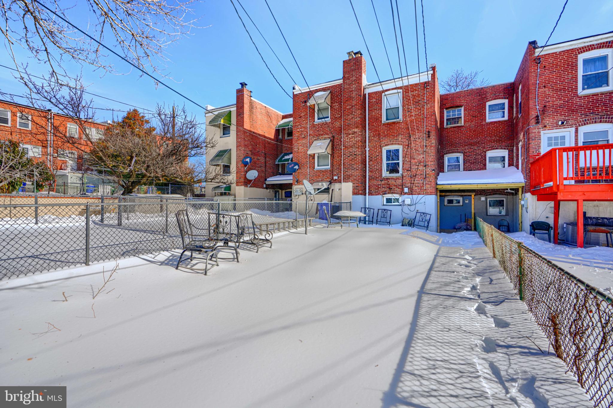 804 Quail Street Baltimore, MD 21224 - Photo 34 of 39 a building view with outdoor space