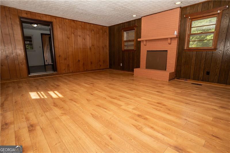 305 Wolfe Street Dublin, GA 31021 - Photo 22 of 27 an empty room with windows