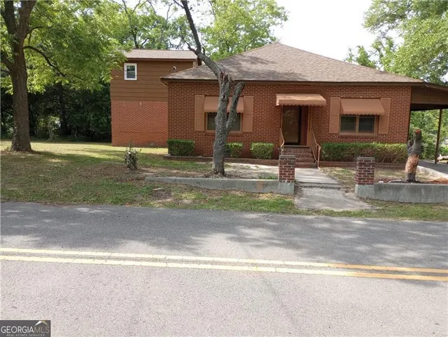 a front view of house with yard