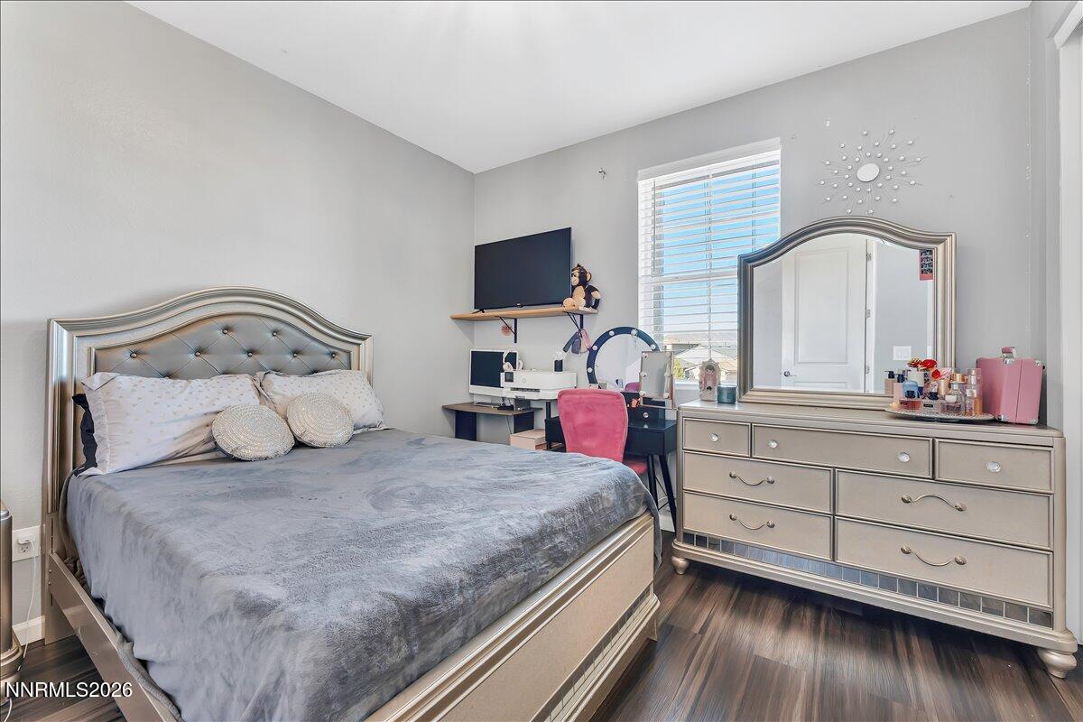 2139 Roaring Fork Court Sparks, NV 89436 - Photo 20 of 42 a bedroom with a bed and a flat screen tv