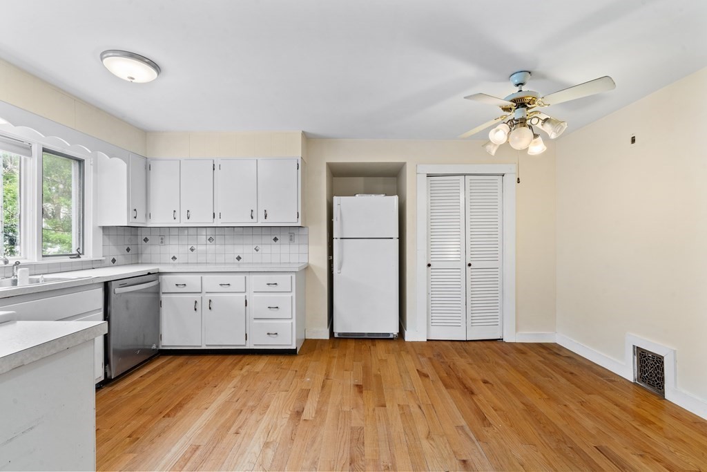 64 Brooks Avenue Newton, MA 02460 - Photo 8 of 31