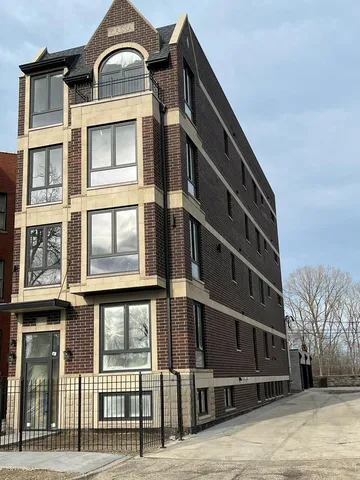 $4,800 | 3745 South Lake Park Avenue, Unit N, Chicago, IL 60653