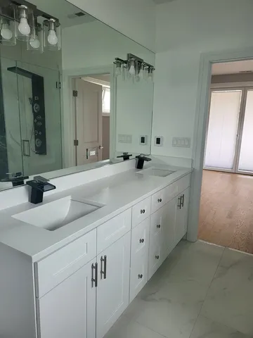 $4,800 | 3745 South Lake Park Avenue, Unit N, Chicago, IL 60653