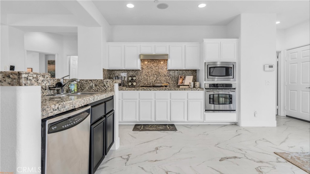 1171 Palmas Ridge Palm Springs, CA 92262 - Photo 20 of 75 Kitchen is airy, light, bright and totally functional!!! The floors are dreamy!!!