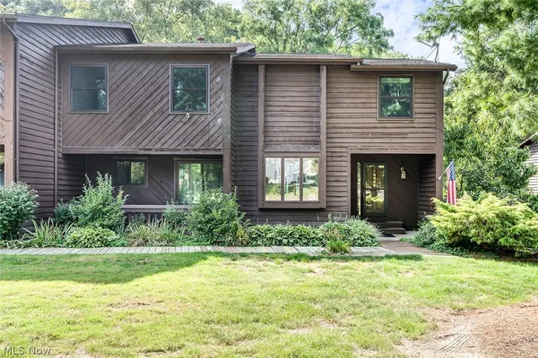 $274,900 | 4468 Devonshire Drive, Unit C, Youngstown, OH 44512