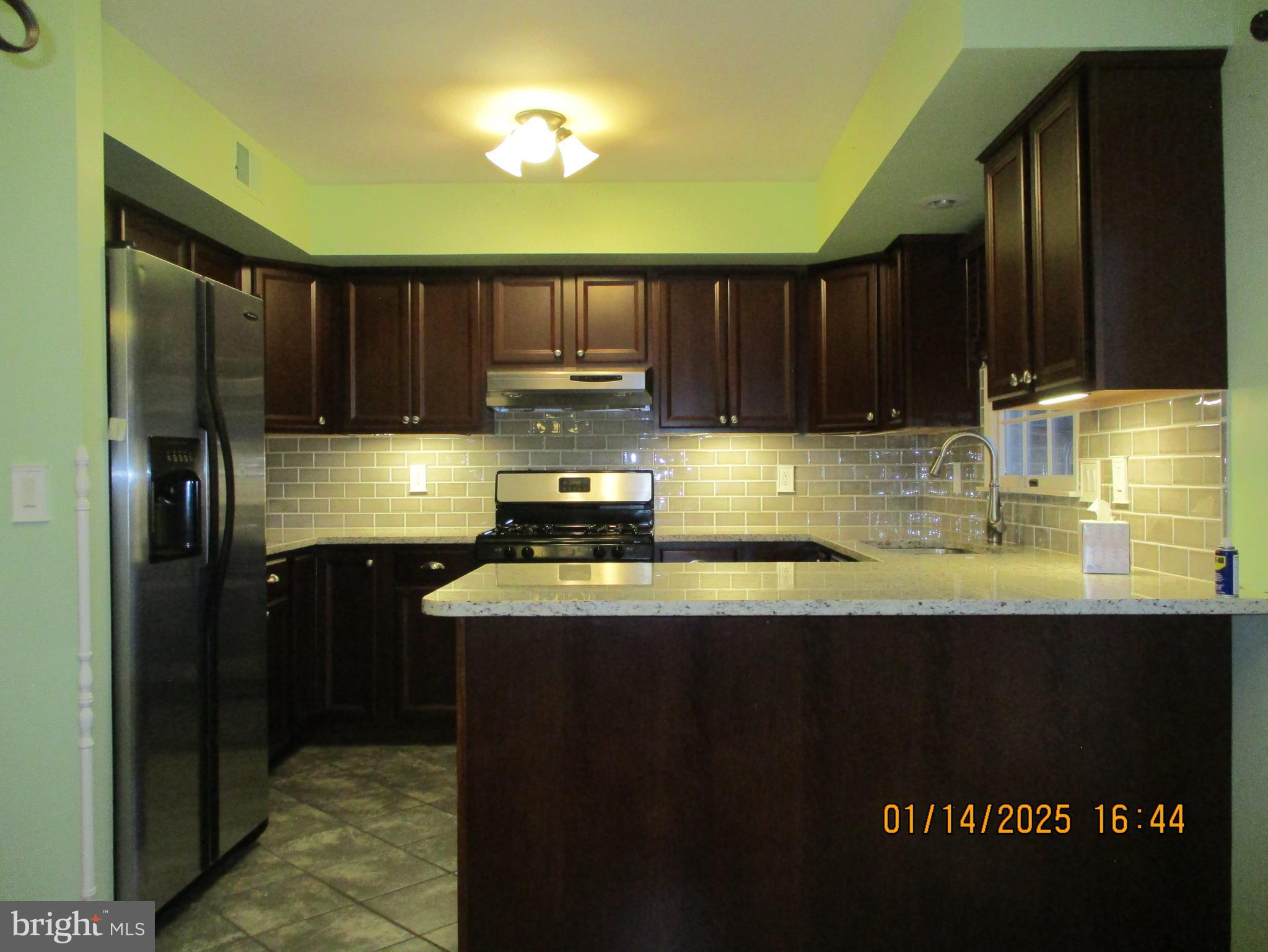 1006 Chambers Ridge, Unit 1006 York, PA 17402 - Photo 16 of 44 Bright updated kitchen