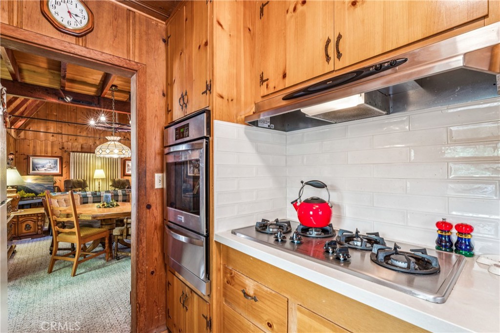404 Hillside Road Lake Arrowhead, CA 92352 - Photo 13 of 30