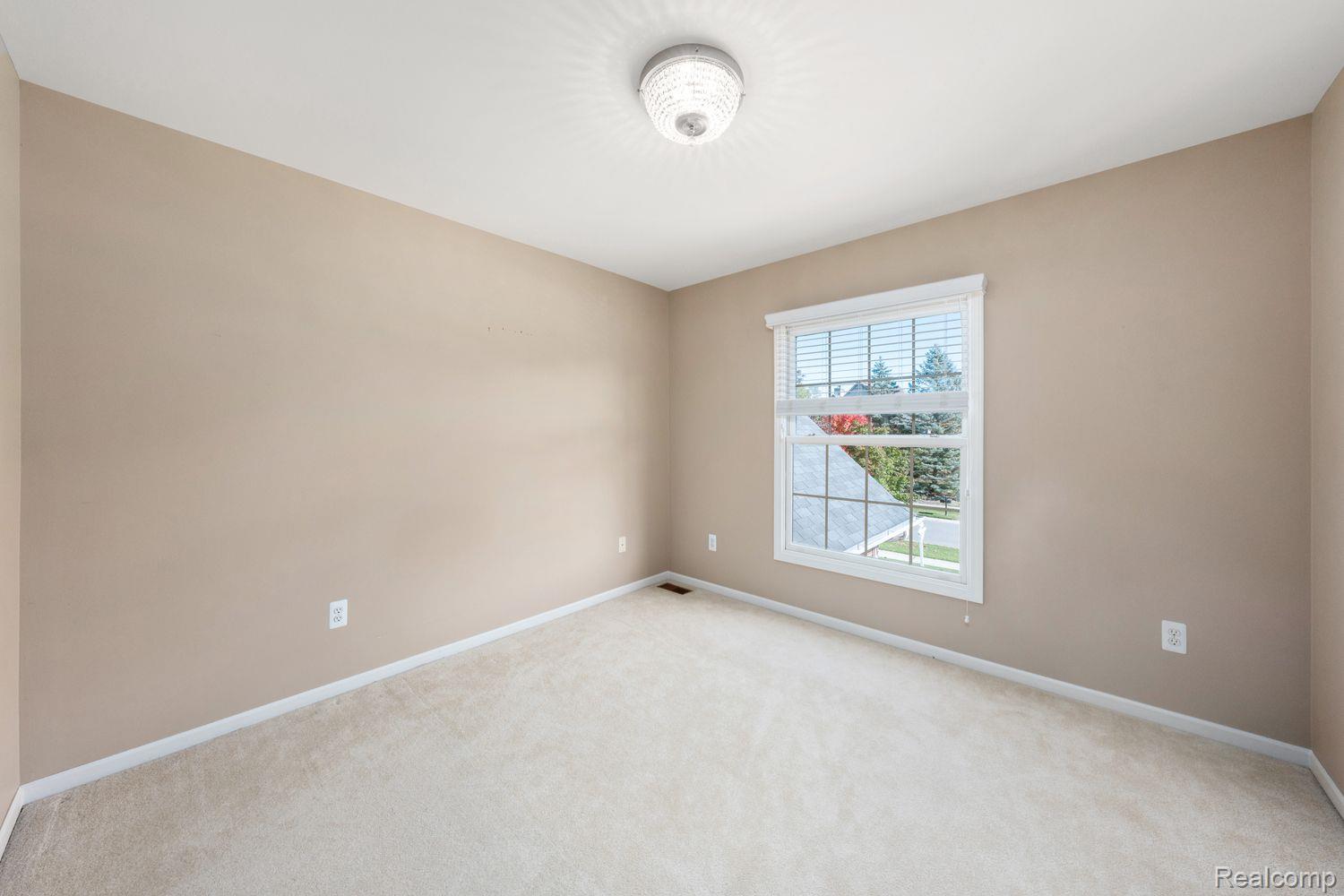 6816 Oakhurst Ridge Road Clarkston, MI 48348 - Photo 11 of 36 Gallery Image 11