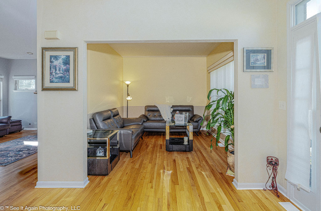 1705 Seward Street Roselle, IL 60172 - Photo 3 of 25