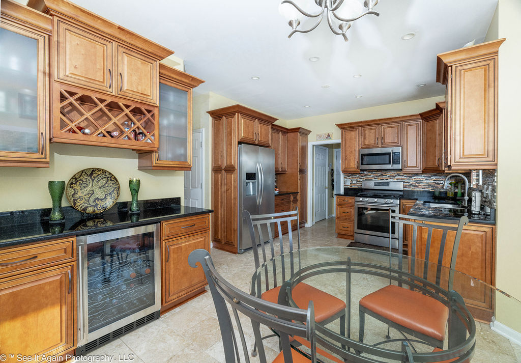 1705 Seward Street Roselle, IL 60172 - Photo 8 of 25