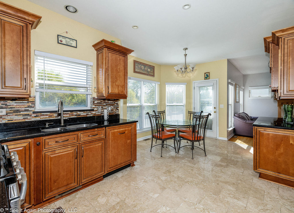 1705 Seward Street Roselle, IL 60172 - Photo 9 of 25