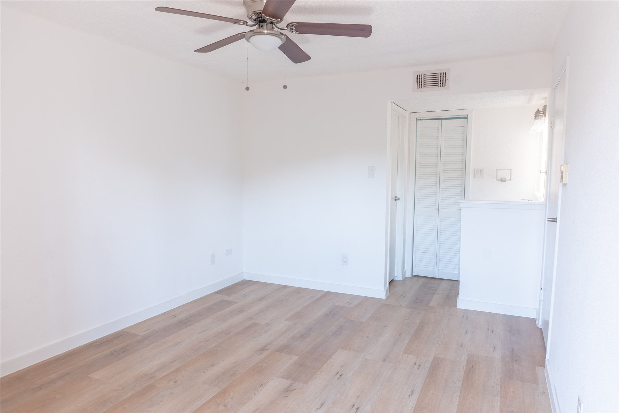 3919 Fairmont Parkway, Unit 129 Pasadena, TX 77504 - Photo 12 of 18 a view of a room with wooden floor