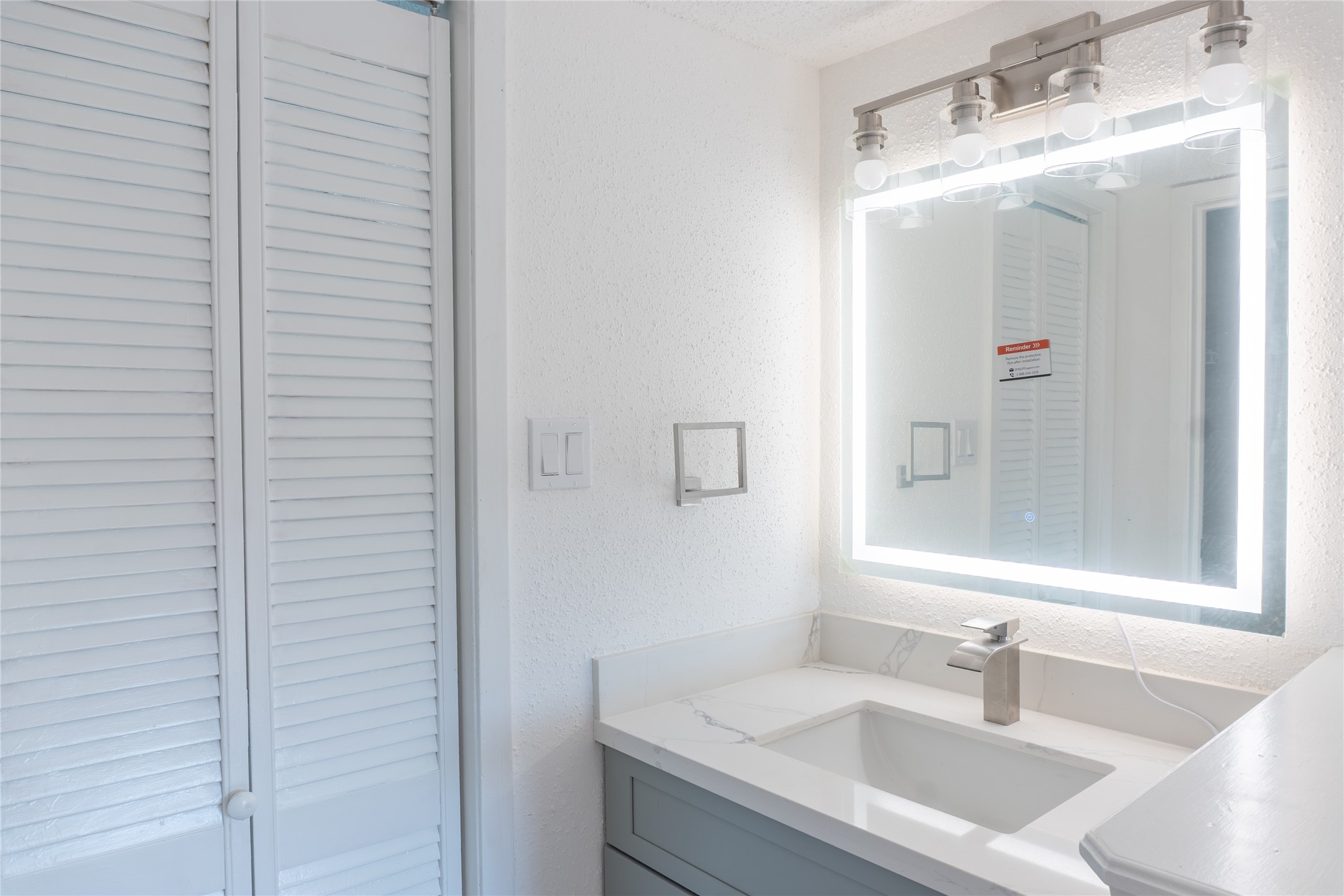 3919 Fairmont Parkway, Unit 129 Pasadena, TX 77504 - Photo 7 of 18 a bathroom with a sink and a mirror