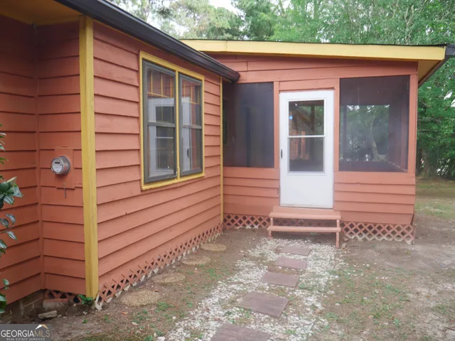 a view of a house with a backyard