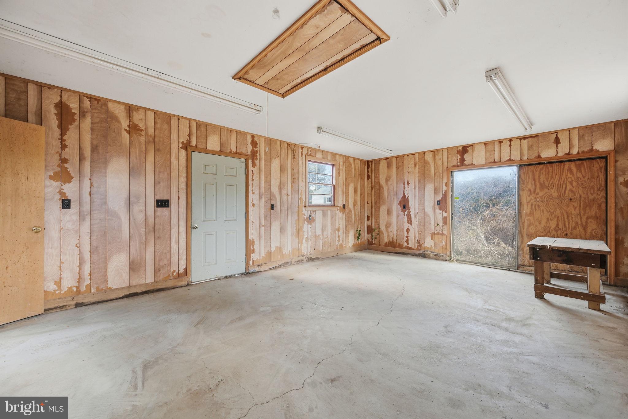 703 Northwest Drive Silver Spring, MD 20901 - Photo 20 of 25 an empty room with windows
