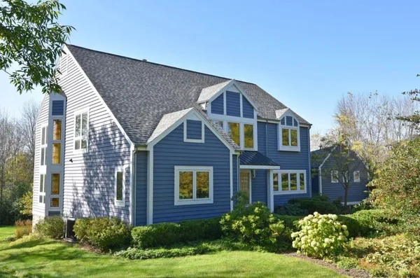 $949,900 | 3411 River Drive, Mequon, WI 53097