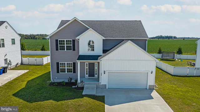a view of house with garden