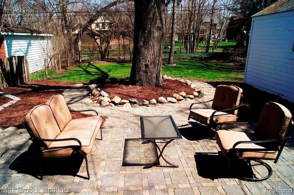 35 Maplefield Road Pleasant Ridge, MI 48069 - Photo 19 of 24 Charming Patio