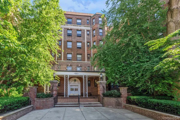 $325,000 | 84-51 Beverly Road, Unit 6A | Kew Gardens