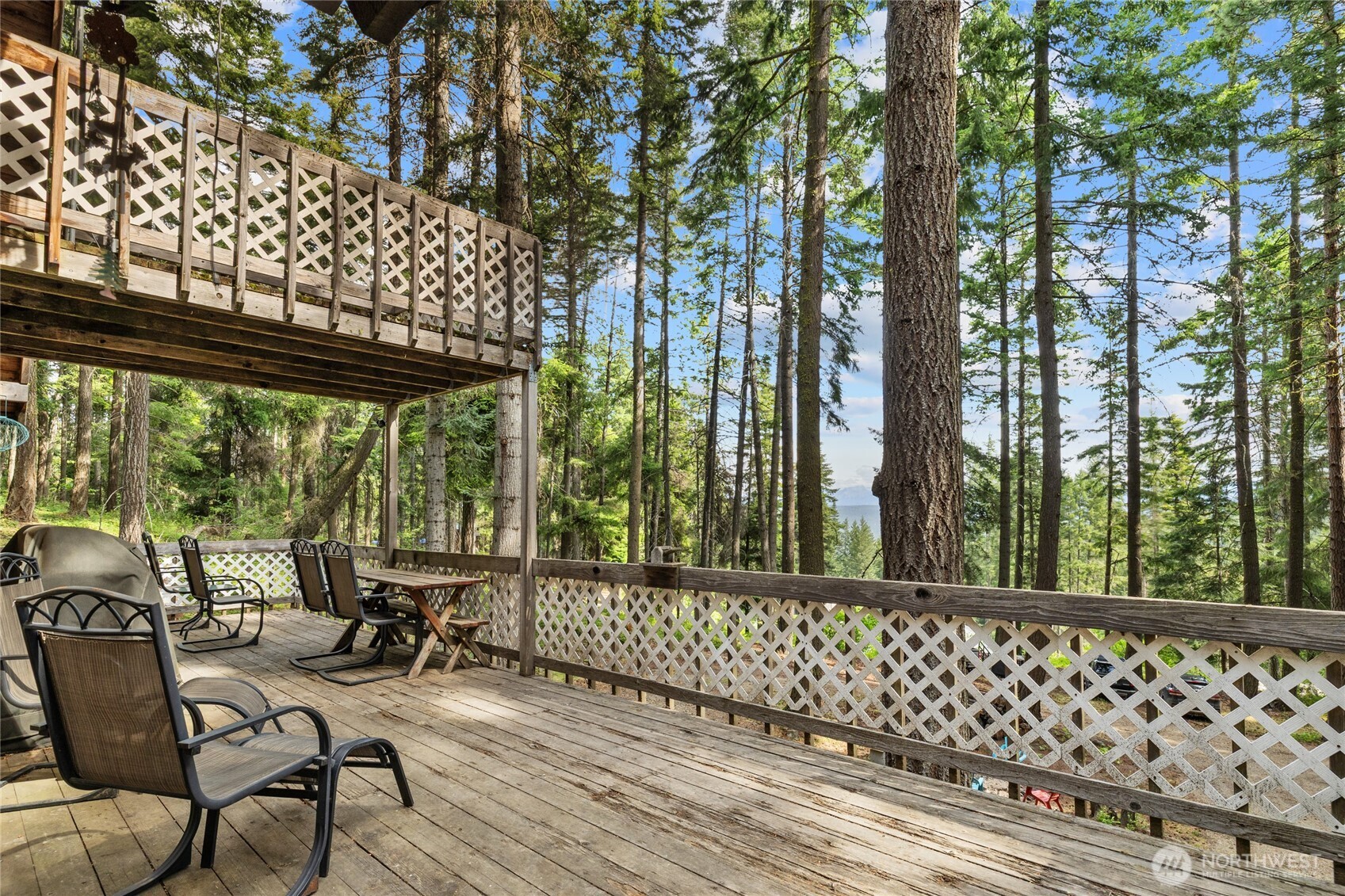 211 Indian Hill Road Cle Elum, WA 98922 - Photo 12 of 36 a view of a bench in the roof deck