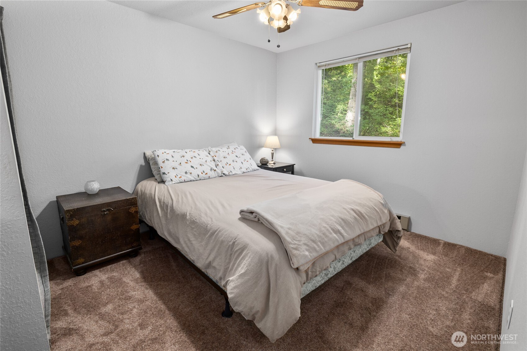 211 Indian Hill Road Cle Elum, WA 98922 - Photo 15 of 36 a bedroom with a bed and a window
