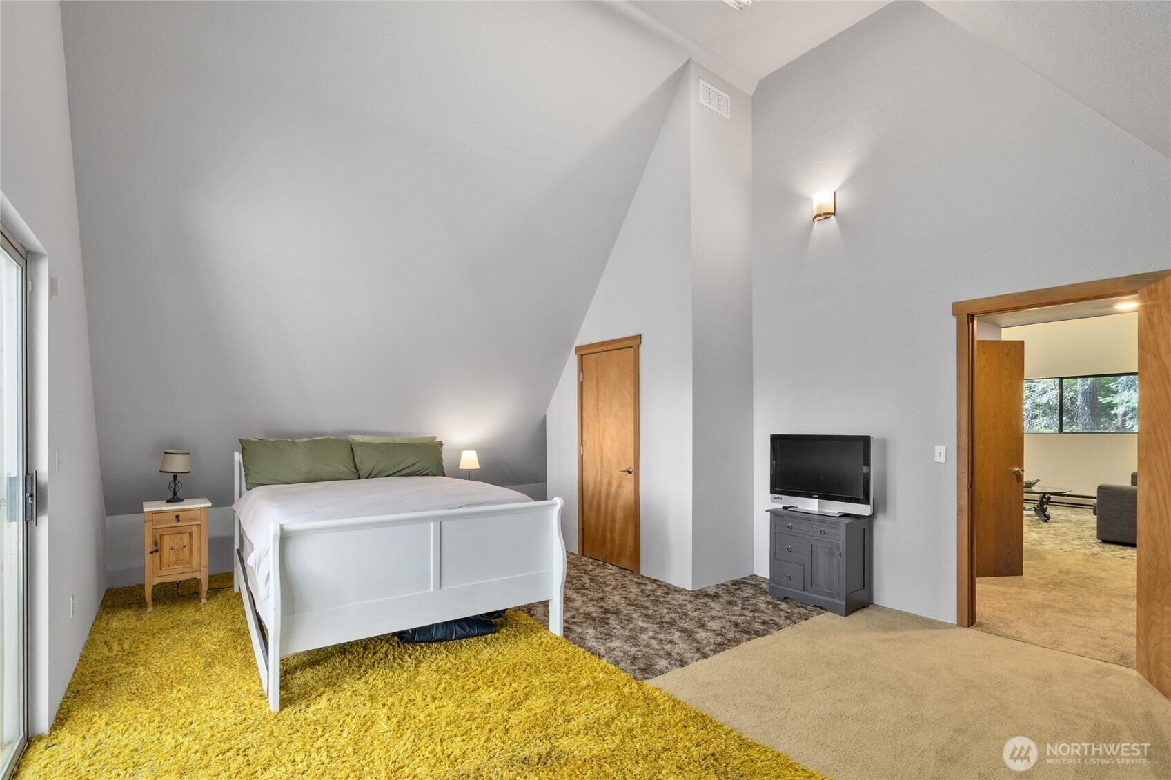 211 Indian Hill Road Cle Elum, WA 98922 - Photo 16 of 36 a bedroom with a bed and a view of kitchen