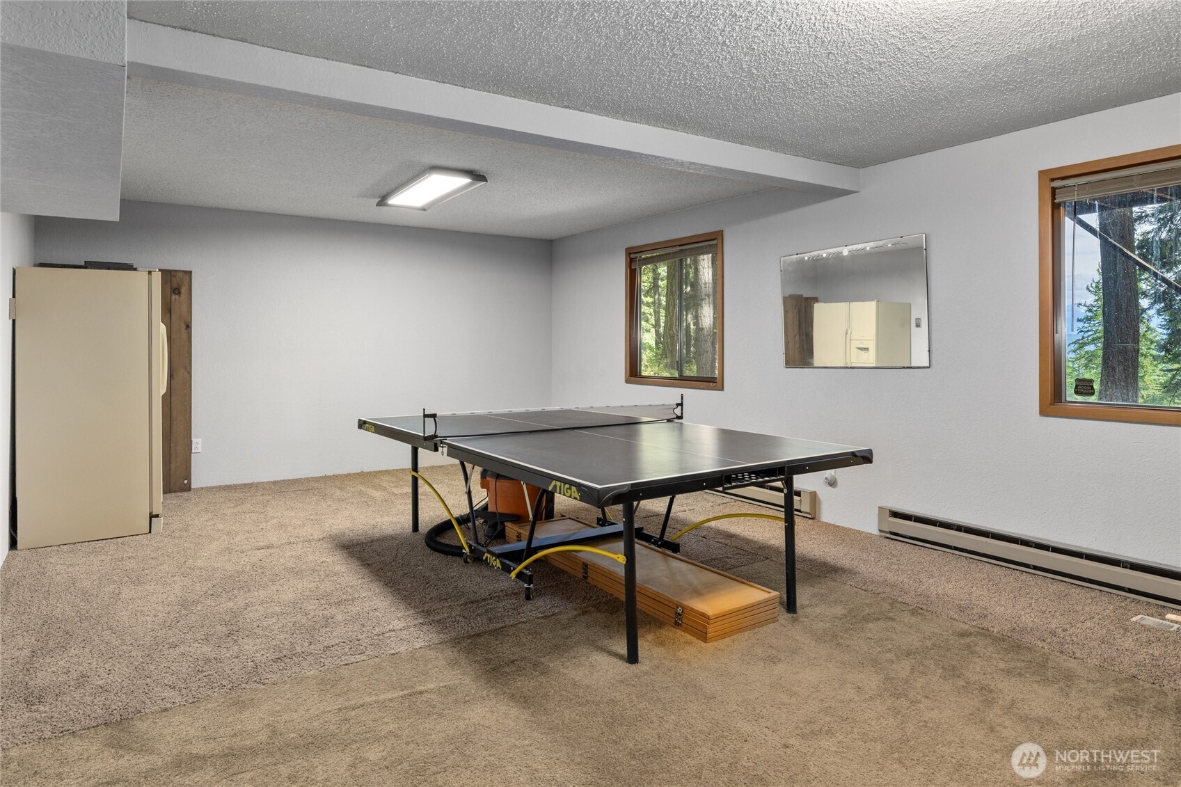 211 Indian Hill Road Cle Elum, WA 98922 - Photo 22 of 36 a view of a livingroom with furniture and a window