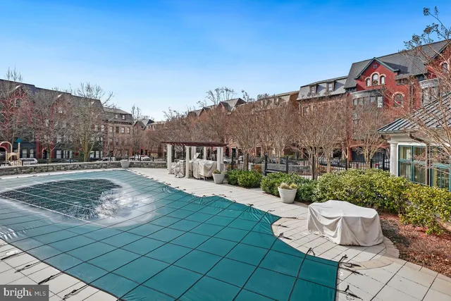 a view of building with yard