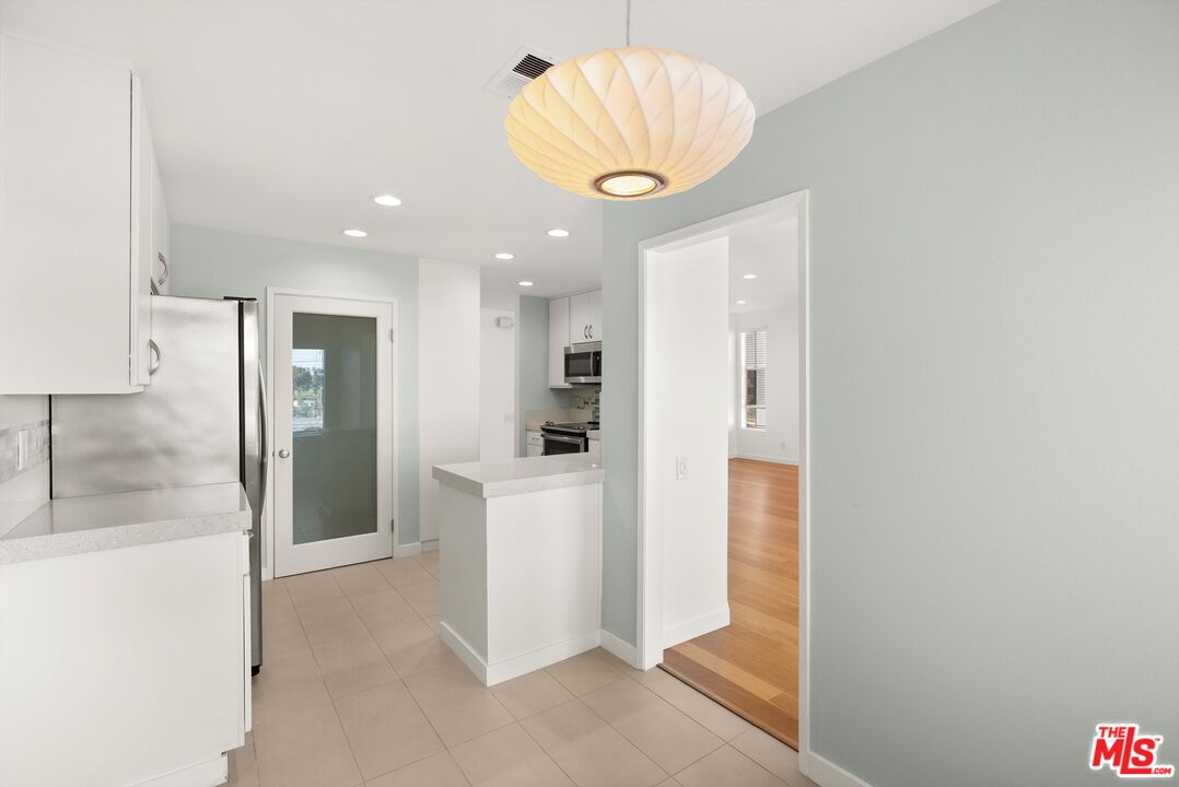 4643 East 4th Street, Unit 22 Long Beach, CA 90814 - Photo 24 of 40 a bathroom with a bathtub and a shower