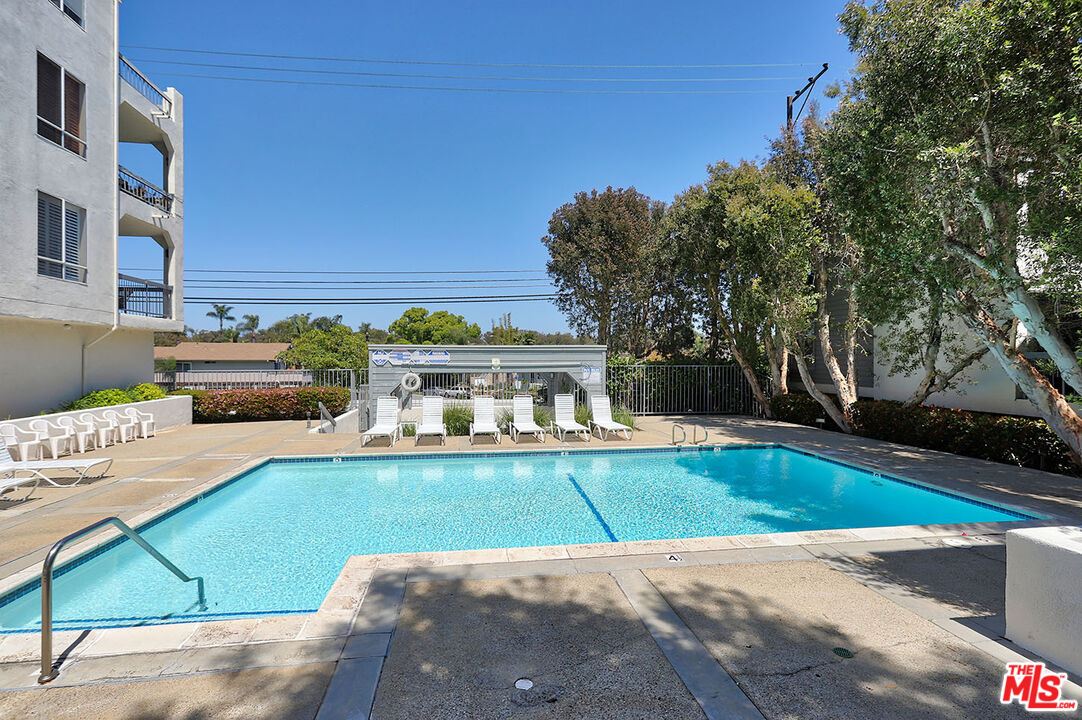 4643 East 4th Street, Unit 22 Long Beach, CA 90814 - Photo 39 of 40 a view of a house with pool