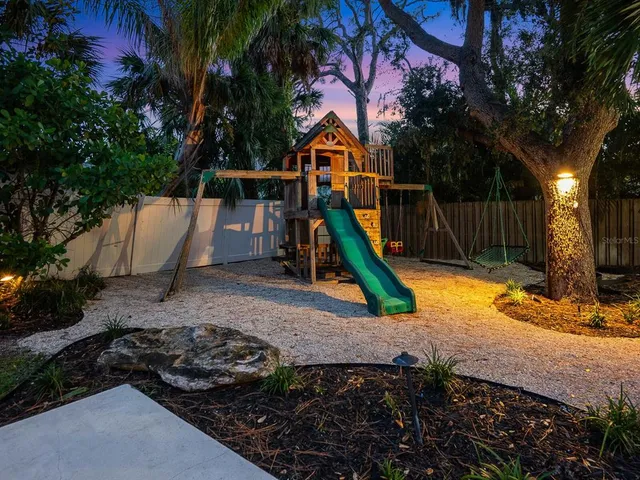 a view of a palm trees front of house