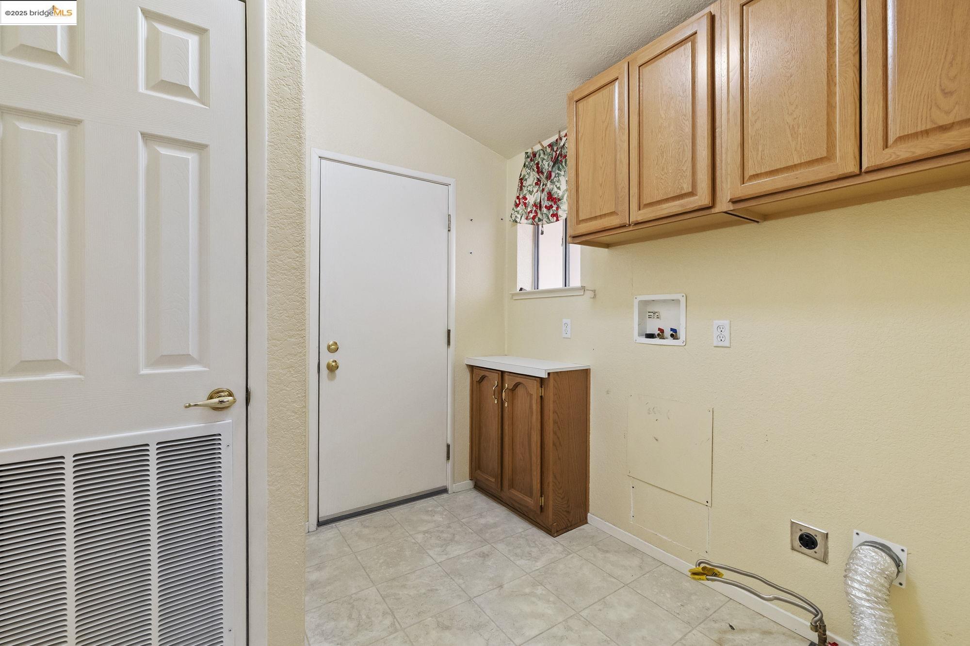 12700 Red Maple Circle, Unit 42 Sonora, CA 95370 - Photo 29 of 42 a view of kitchen with cabinet