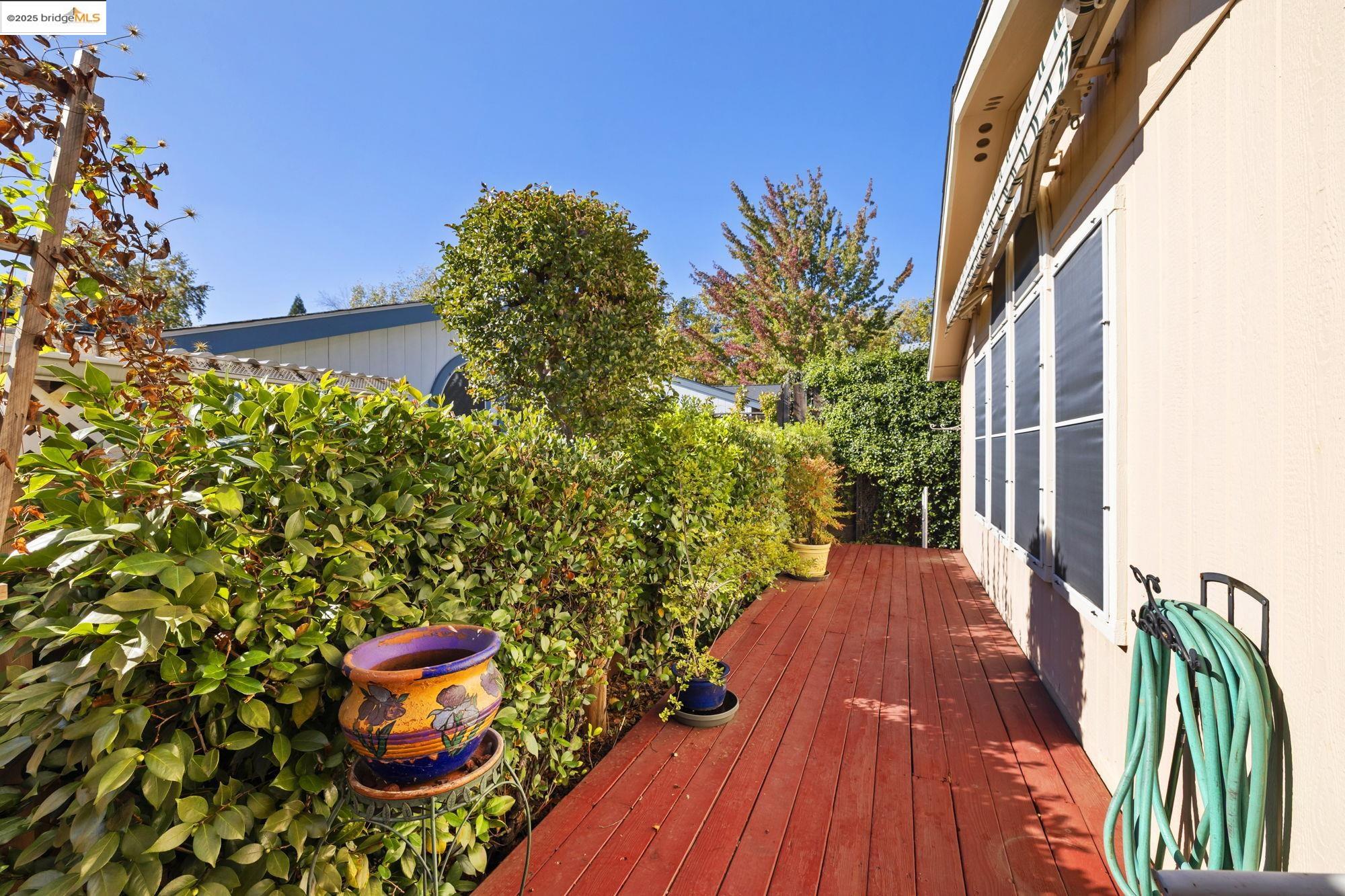 12700 Red Maple Circle, Unit 42 Sonora, CA 95370 - Photo 33 of 42 a backyard of a house with table and chairs