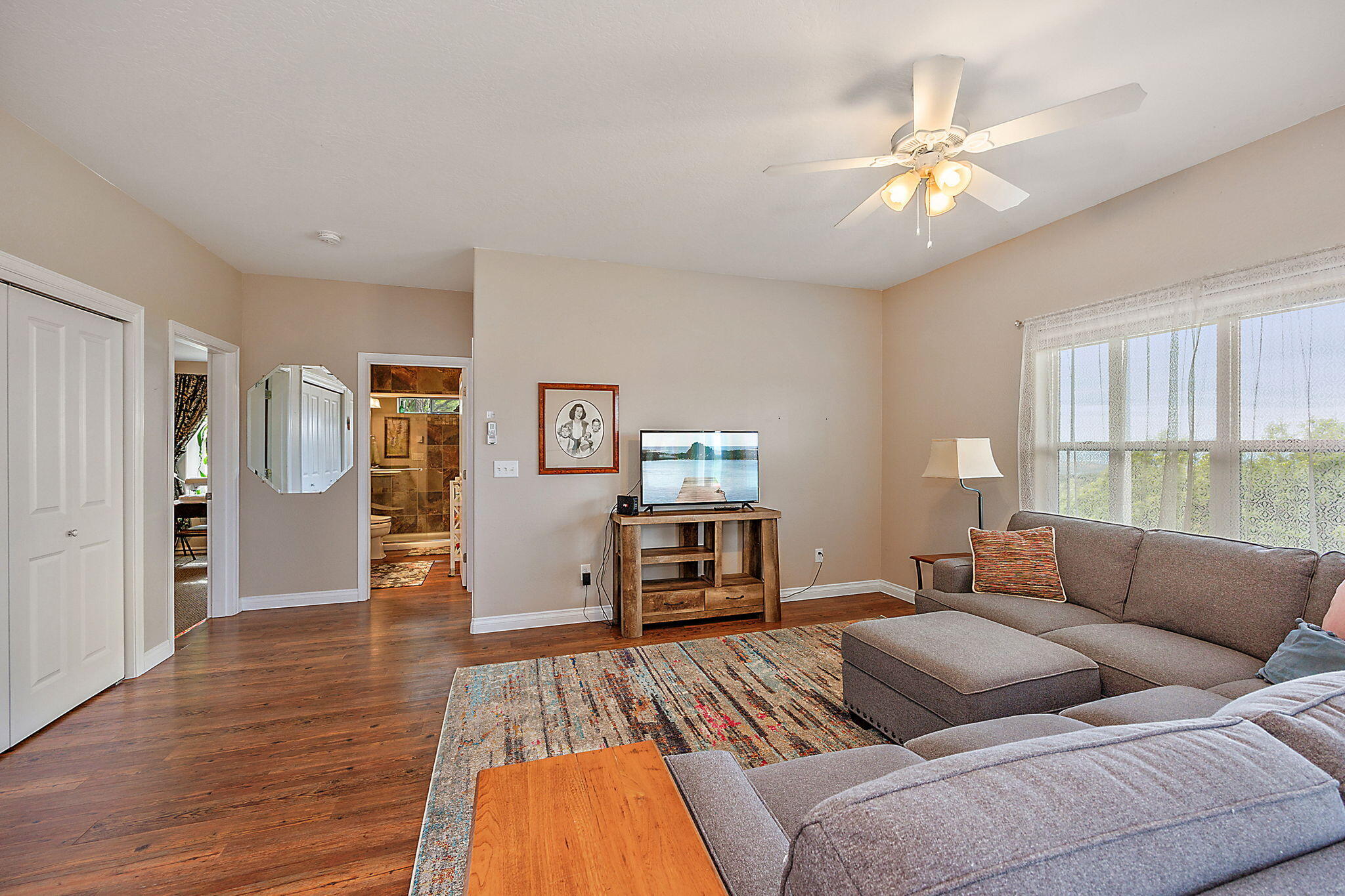 1011 Wren Ridge Drive Eagle Point, OR 97524 - Photo 73 of 89 Guest Unit - Living Room