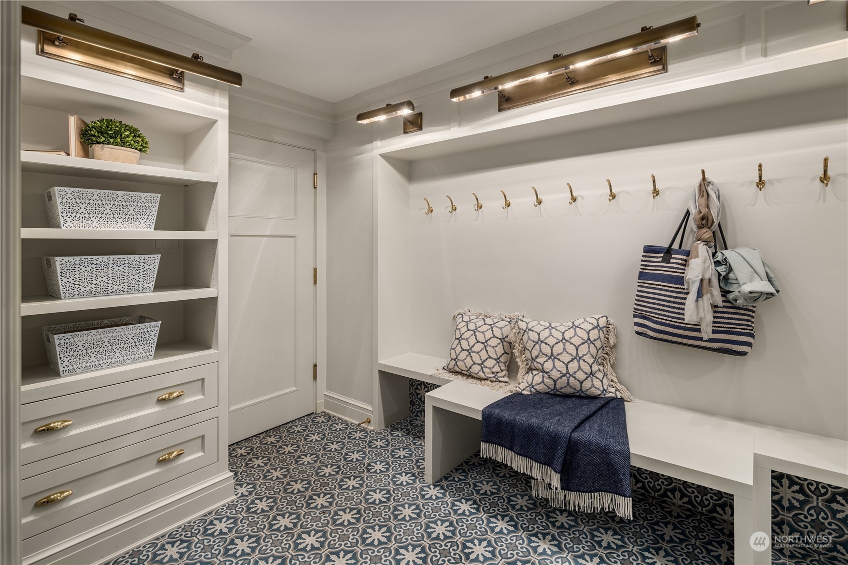 Undisclosed Address Seattle, WA 98102 - Photo 21 of 25 a living room with furniture