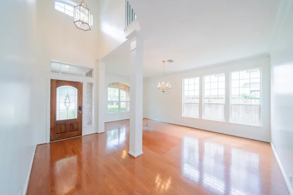 $5,200 | 1415 Sue Barnett Drive, Houston, TX 77018