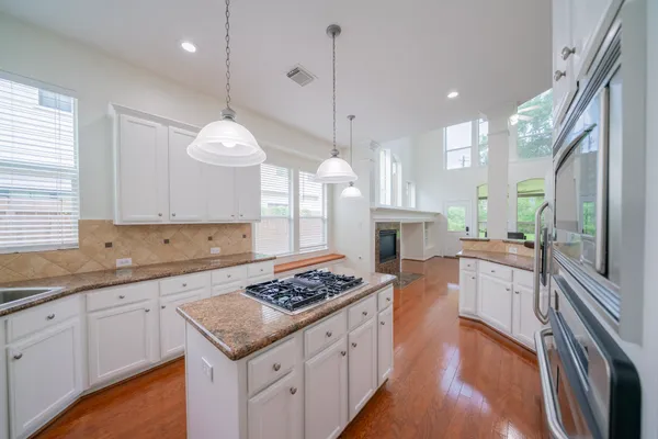 $5,200 | 1415 Sue Barnett Drive, Houston, TX 77018